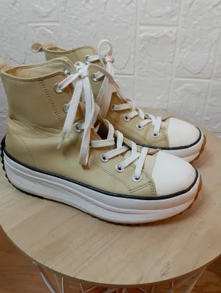 Tenis Beige y Blanco