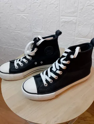 Tenis Beige y Blanco