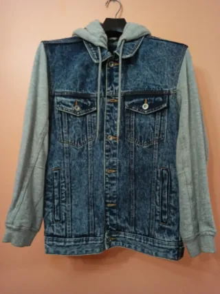 Chaqueta vaquera con capucha Talla M