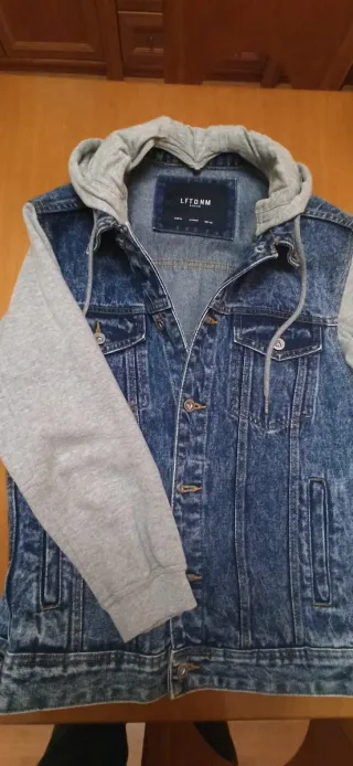 Chaqueta vaquera con capucha Talla M