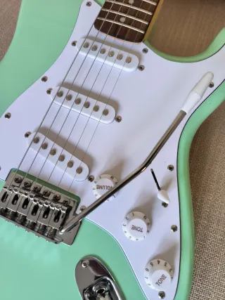 Guitarra Eléctrica Fender Squier Stratocaster