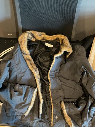 Chaqueta ARQUETTE Negra con Cuello Peludo