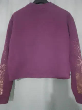 Sudadera Puma Morada con Detalles Dorados