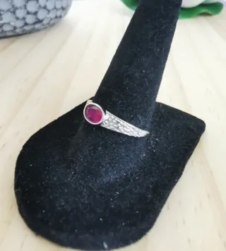 Anillo con Rubí Natural, tamaño Ajustable.