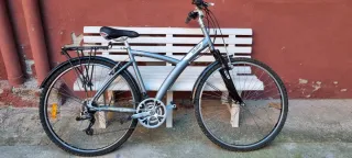 Bicicleta de montaña gris