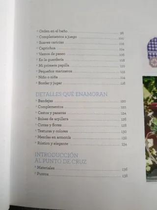 Libro: Punto de Cruz. Labores del Hogar