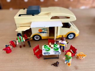 Autocaravana Playmobil con figuras y accesorios