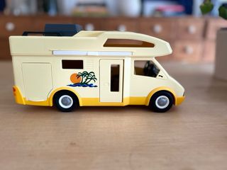 Autocaravana Playmobil con figuras y accesorios