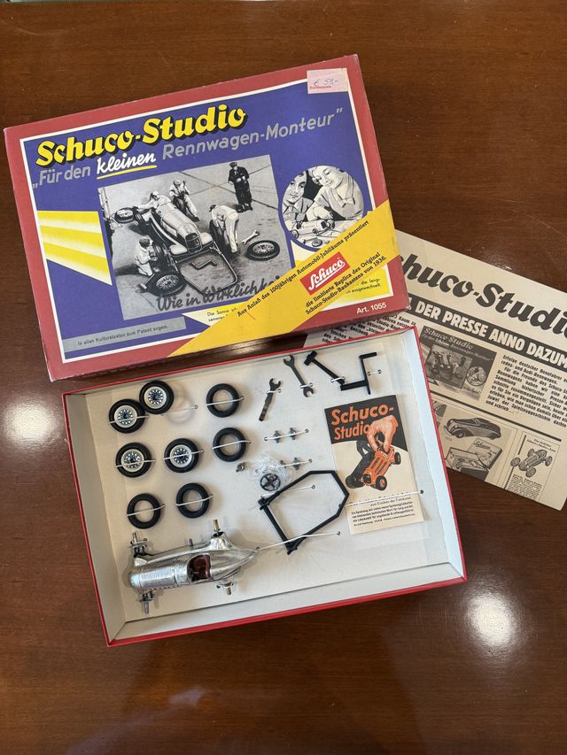 Schuco Studio Rennwagen-Monteur Kit