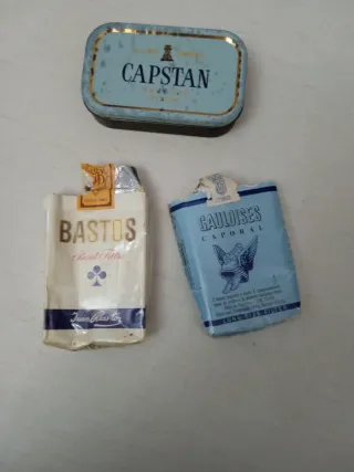 Caja metálica y cerillero
