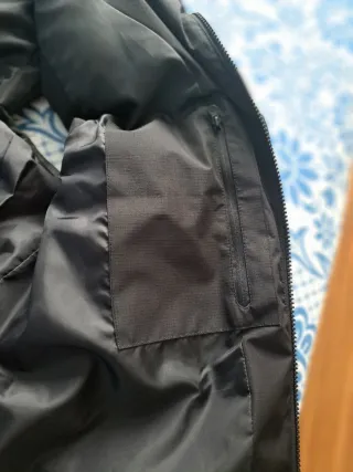 Chaleco negro con cremallera