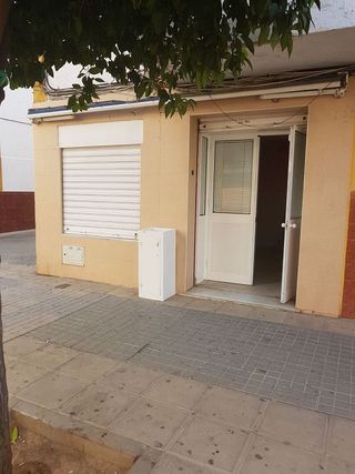Local comercial en venta en Carmona
