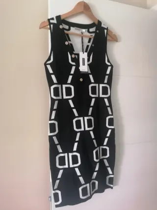 Vestido de punto negro y blanco