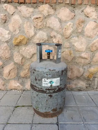 Bombona gas refrigerante vacía