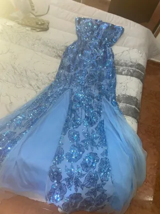 Vestido largo azul con lentejuelas