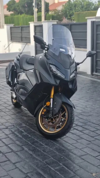 Yamaha TMAX 2022