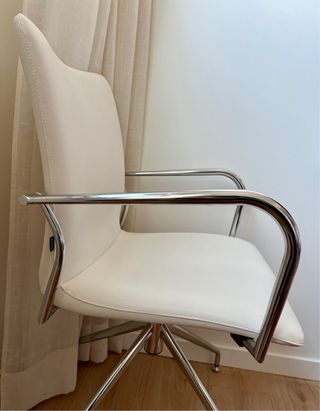 Silla de piel blanca Actiu Ikara