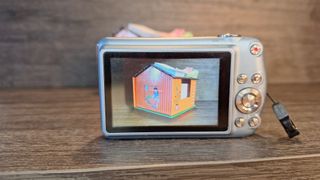 Cámara Digital Casio Exilim EX-Z2 12.1MP