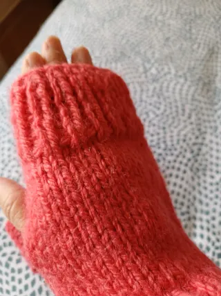 Guantes de lana color coral