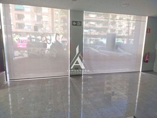 Local comercial en alquiler en Universidad - Los Lirios en Logroño
