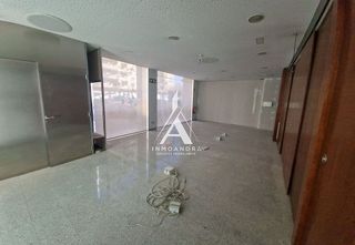 Local comercial en alquiler en Universidad - Los Lirios en Logroño