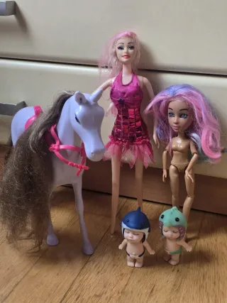 Caballo de Barby,muñecas y bebés. 4,30 EUROS