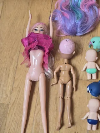 Caballo de Barby,muñecas y bebés. 4,30 EUROS