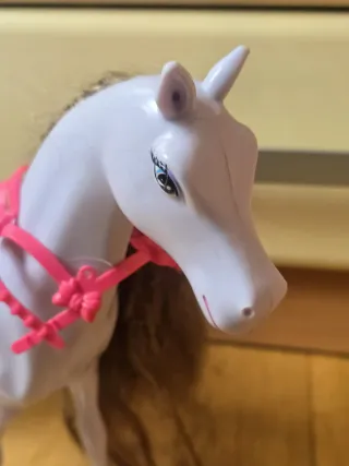 Caballo de Barby,muñecas y bebés. 4,30 EUROS