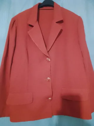 Traje de chaqueta y falda naranja