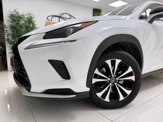 LEXUS NX 300h Premium 2WD desde 394€/mes*