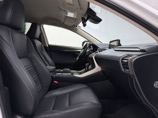 LEXUS NX 300h Premium 2WD desde 394€/mes*