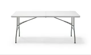 Mesas plegables en alquiler