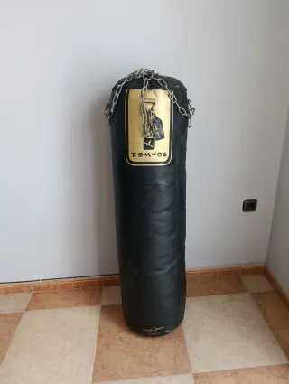 Saco de boxeo DOMYOS soporte pared y quita vueltas