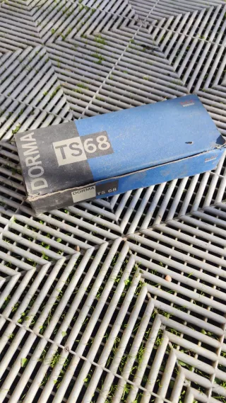 Cierrapuertas TS 68 plata DORMA