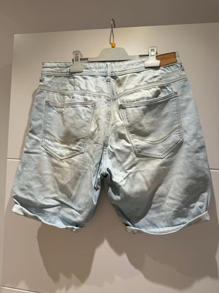 Vaqueros cortos Pull&Bear desgastados Hombre