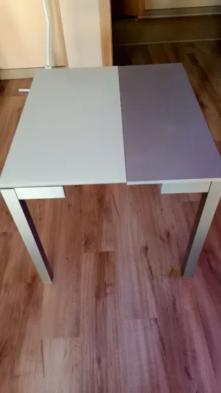 Mesa extensible cocina con 4 banquetas