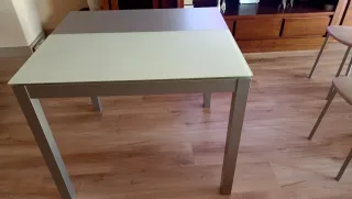 Mesa extensible cocina con 4 banquetas