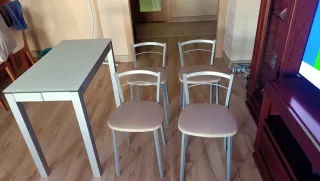 Mesa extensible cocina con 4 banquetas