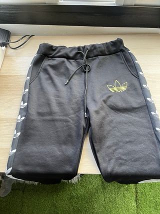 Pantalón chándal Adidas negro y blanco