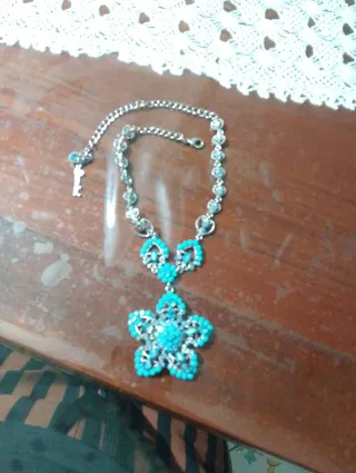 Girocollo con ciondolo fiore