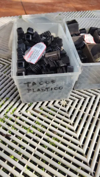 Tacos para tubo cuadradillo 20