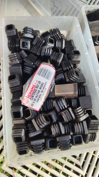 Tacos para tubo cuadradillo 20