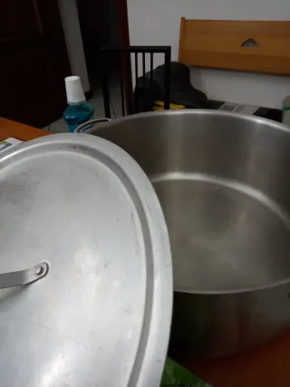 Casseruola grande in acciaio inox con coperchio