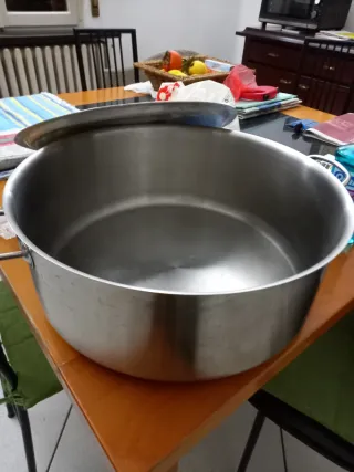 Casseruola grande in acciaio inox con coperchio
