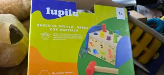 Banco de golpeo infantil con martillo