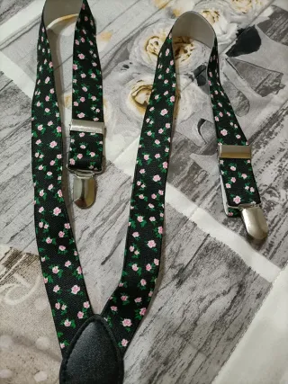 Bretelle con fantasia floreale