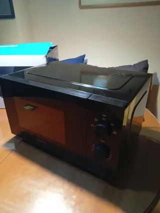 Microondas Hisense 700W 20L