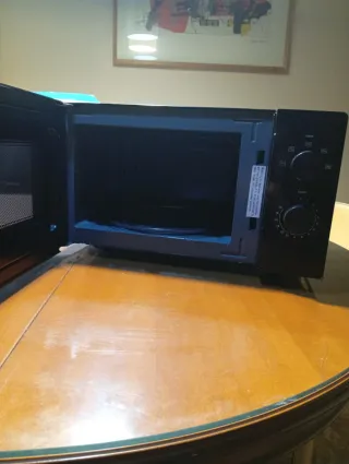 Microondas Hisense 700W 20L