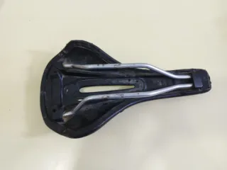 Sillín de bicicleta negro