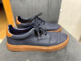 Zapatos casuales suela goma azul y marrón